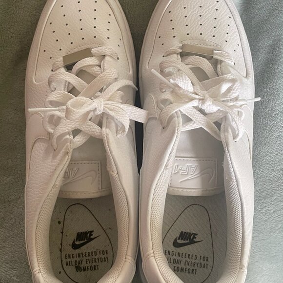 Nike Women's Air Force 1  Sneakers - Picture 6 of 7